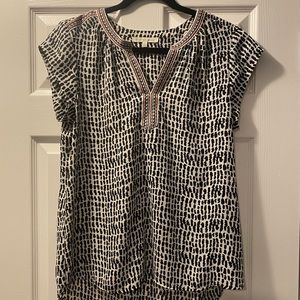 Fun shirt- black/cream print with embroidery trim